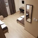Twain Apart&rooms