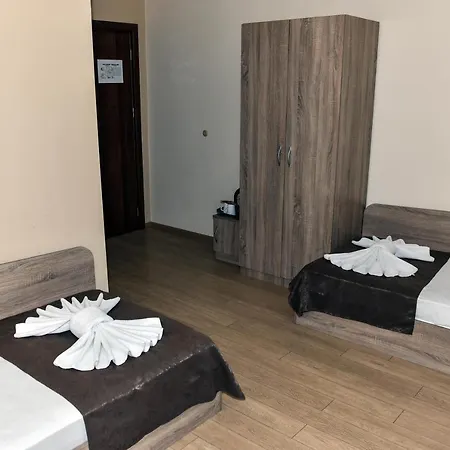Twain Apart&rooms Aparthotel 3*