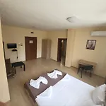 Twain Apart&rooms Aparthotel 3*