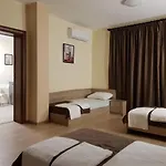 Twain Apart&rooms
