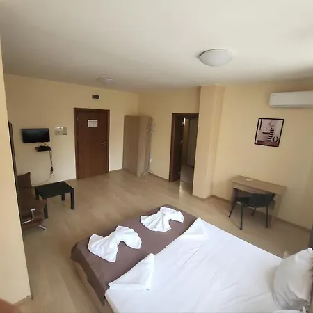 Twain Apart&rooms Aparthotel 3*