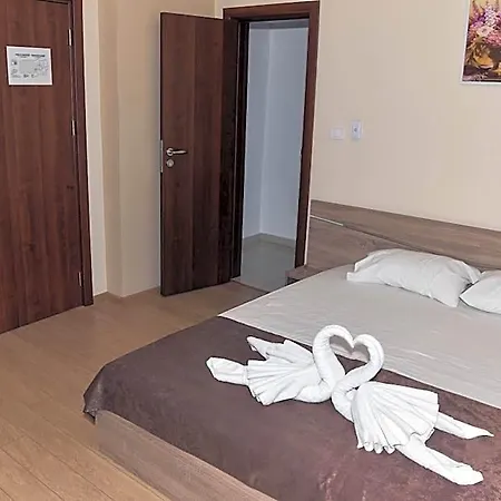 Twain Apart&rooms
