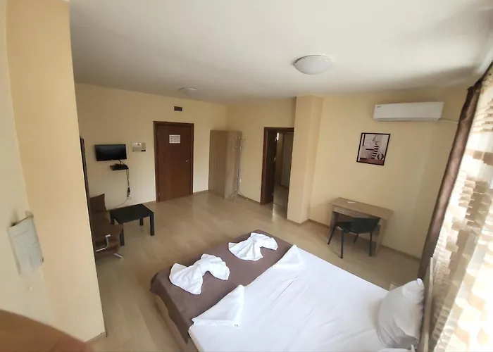 Twain Apart&rooms Aparthotel 3*